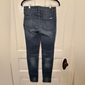 White House Black Market the Skinny Distressed 0